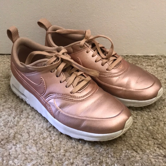 Nike shoes - Picture 1 of 3